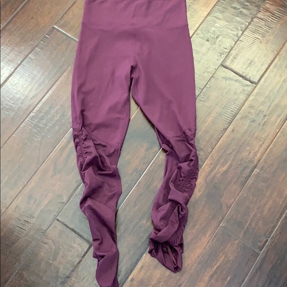 Fabletics burgundy leggings - Picture 2 of 6